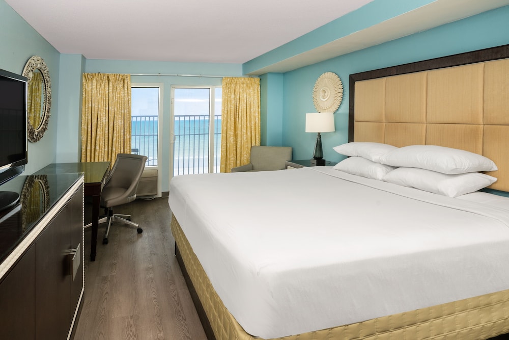 STUDIO, KING BED, OCEAN FRONT