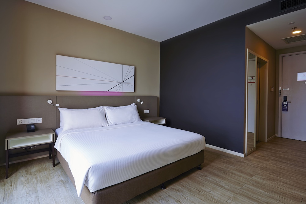 SUPERIOR, KING BED
