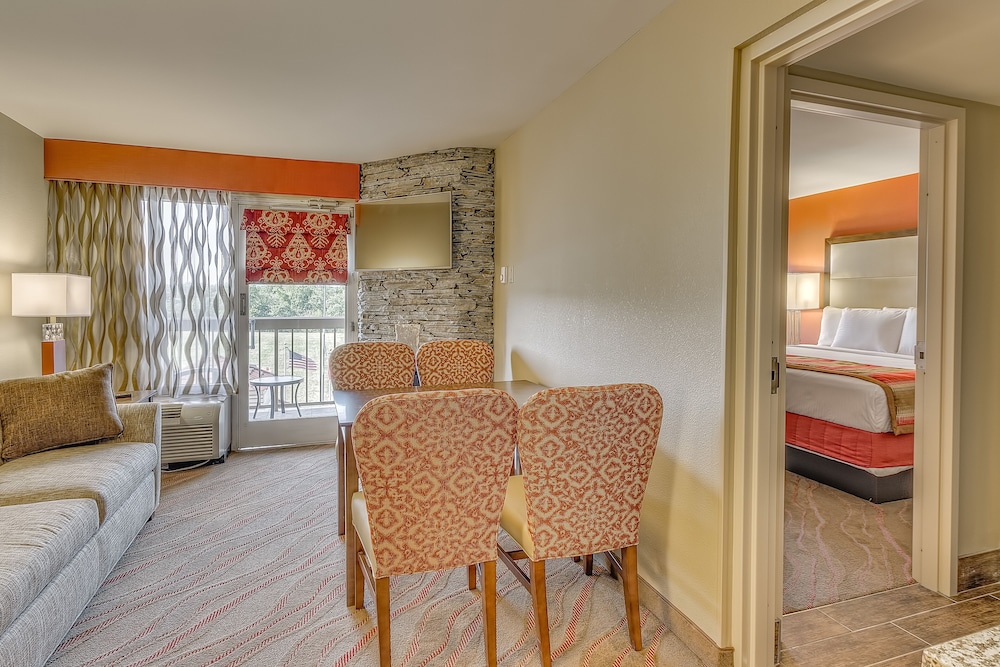 La Quinta Inn Suites Pigeon Forge 50/64