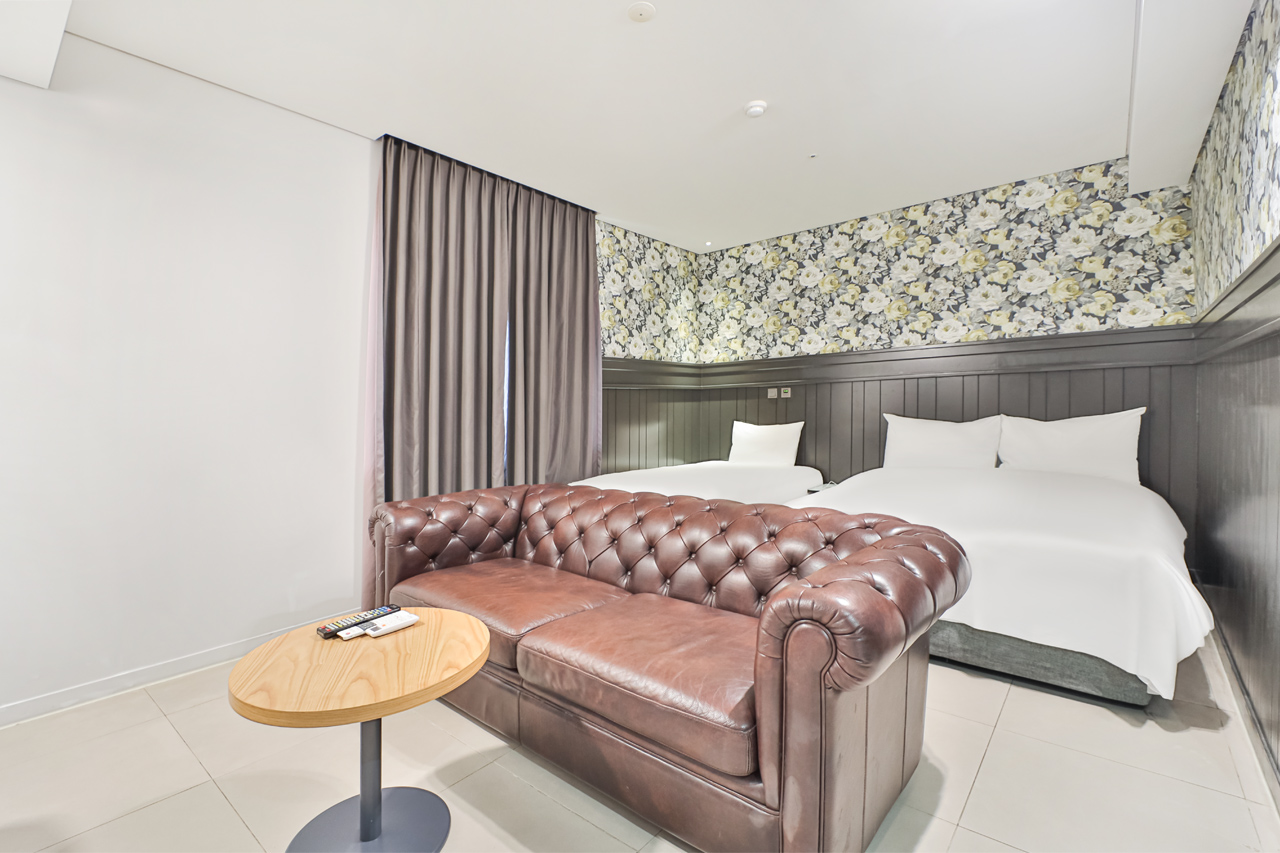 Deluxe, Twin Beds, Adult Only