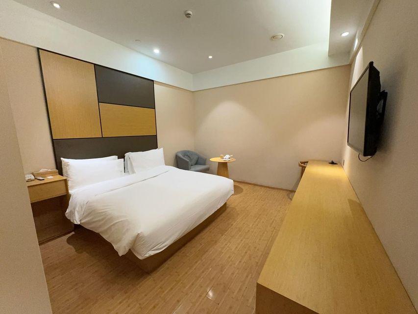 Room, Double Bed, No Window