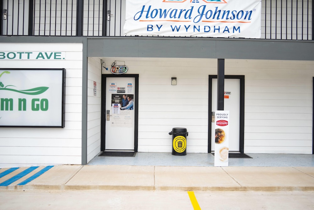 Howard Johnson by Wyndham Hillsboro TX 5/26