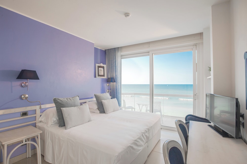 ROOM, DOUBLE BED, SEA VIEW