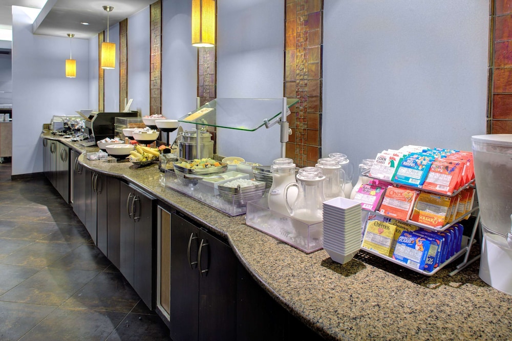 HYATT HOUSE SHELTON 27/27
