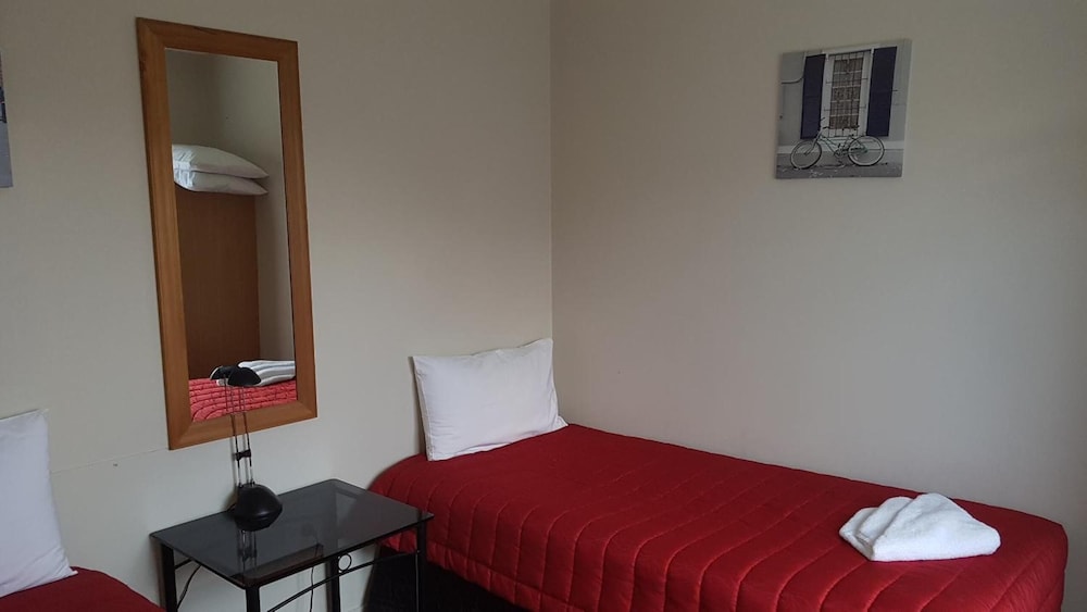 Palm Court Motel 4/40