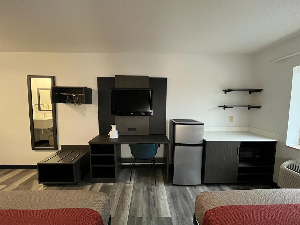Studio6 Suites Urbana, IL 21/26