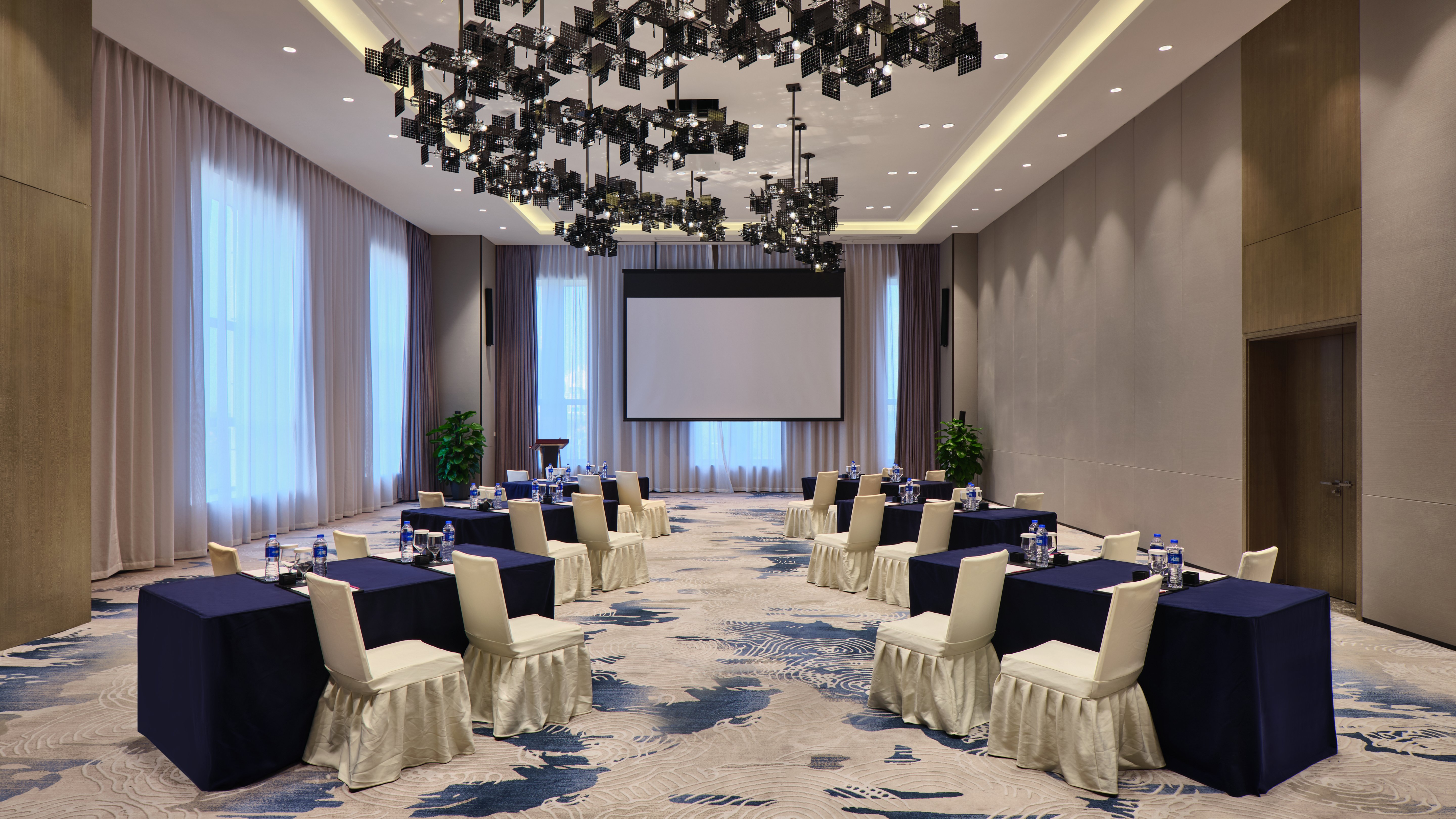 Crowne Plaza Wuhan Development Zone 72/82