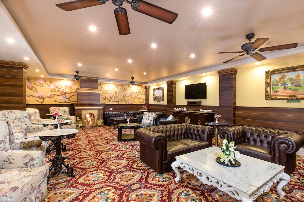 MAYFAIR Himalayan Spa Resort 30/45