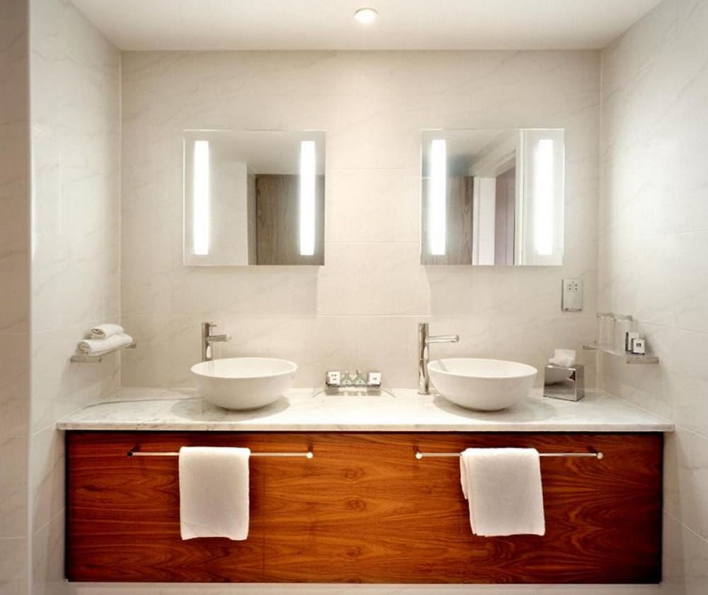 Manor West 48/48