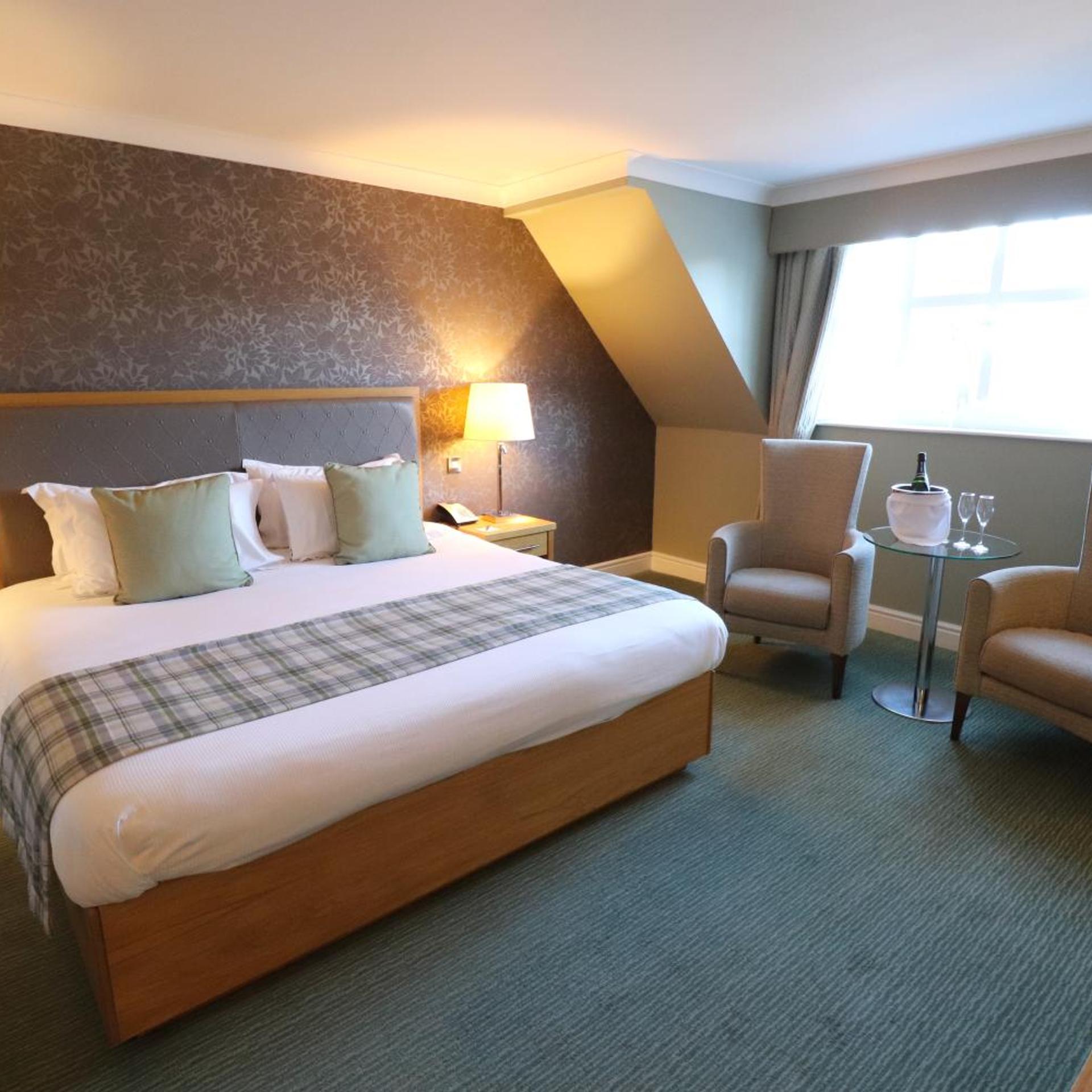 ROOM, DOUBLE BED
