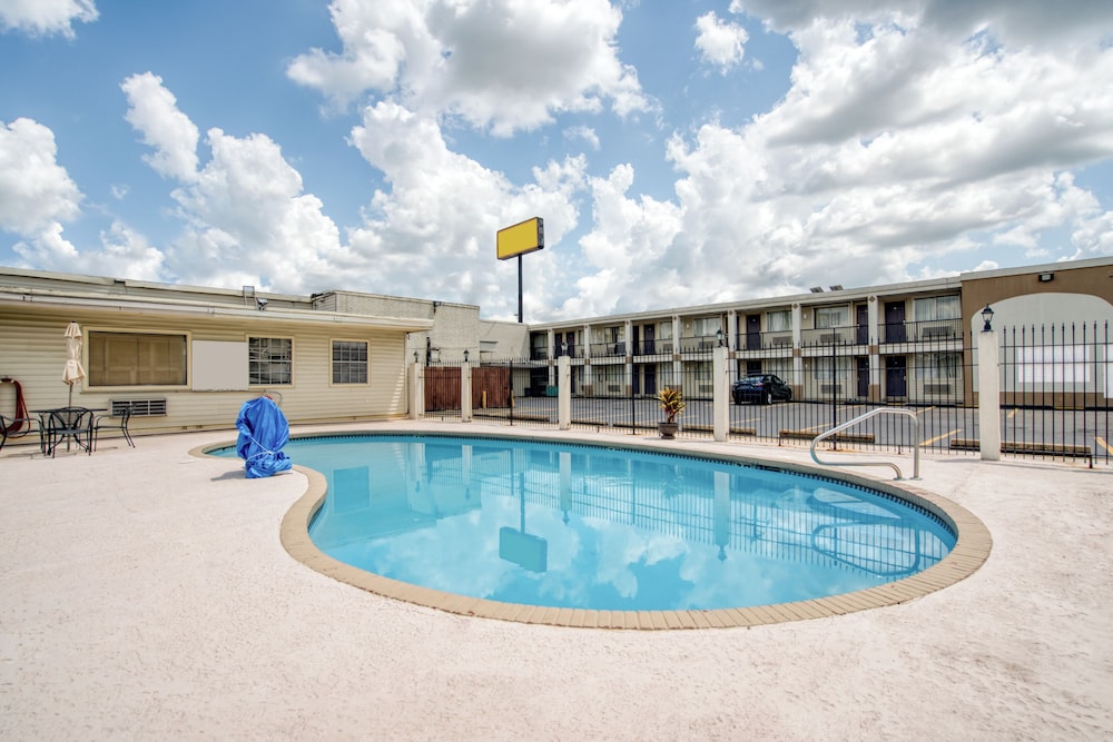Hotel Alexandria LA - Hwy 165 42/46