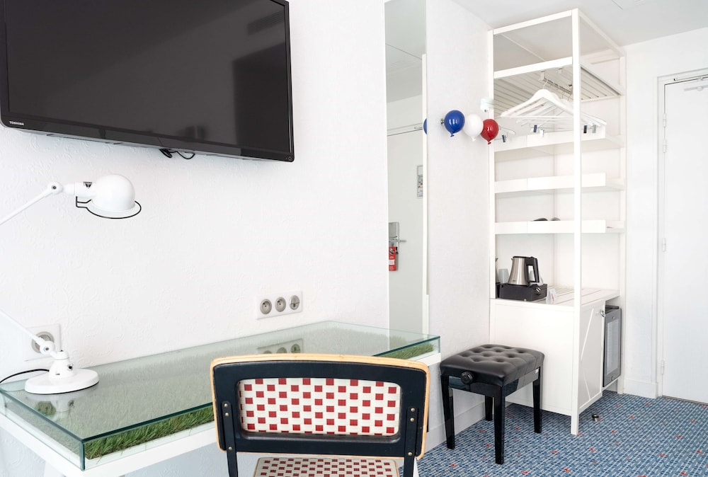 Hotel 34B Astotel (ex-Bergere Opera) 63/74