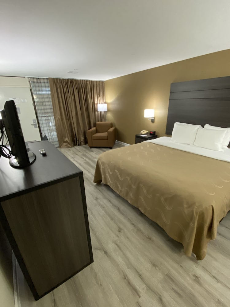 Quality Inn Branson Hwy 76 Central 18/53