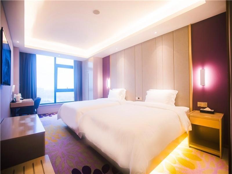 IU Hotel (Nanchang West Railway Station Square) 10/38