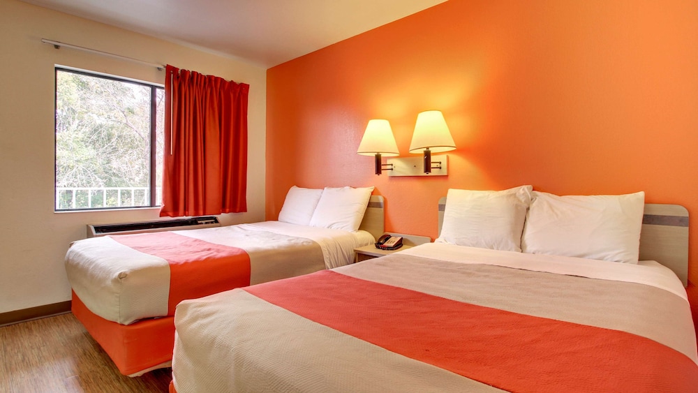 Motel6 Des Moines, IA - North 27/61