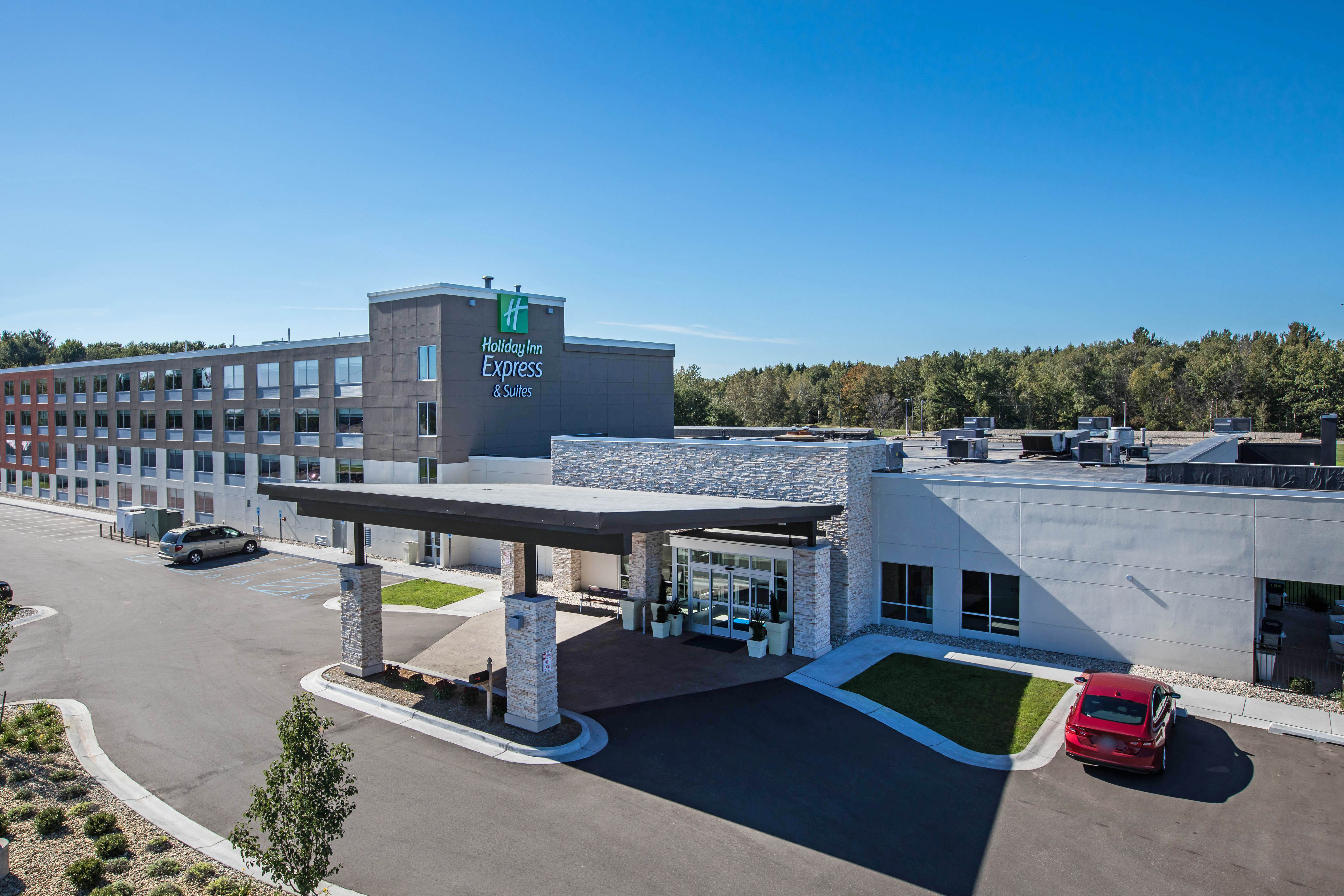 Holiday Inn Express & Suites Ludington 46/46
