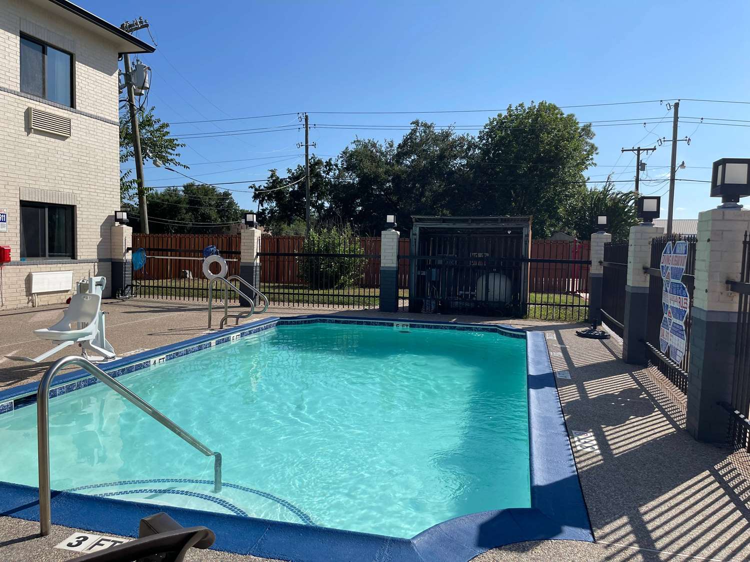 Days Inn Dickinson Tx 27/40