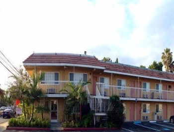 Travelodge by Wyndham Fullerton Near Anaheim 1/38
