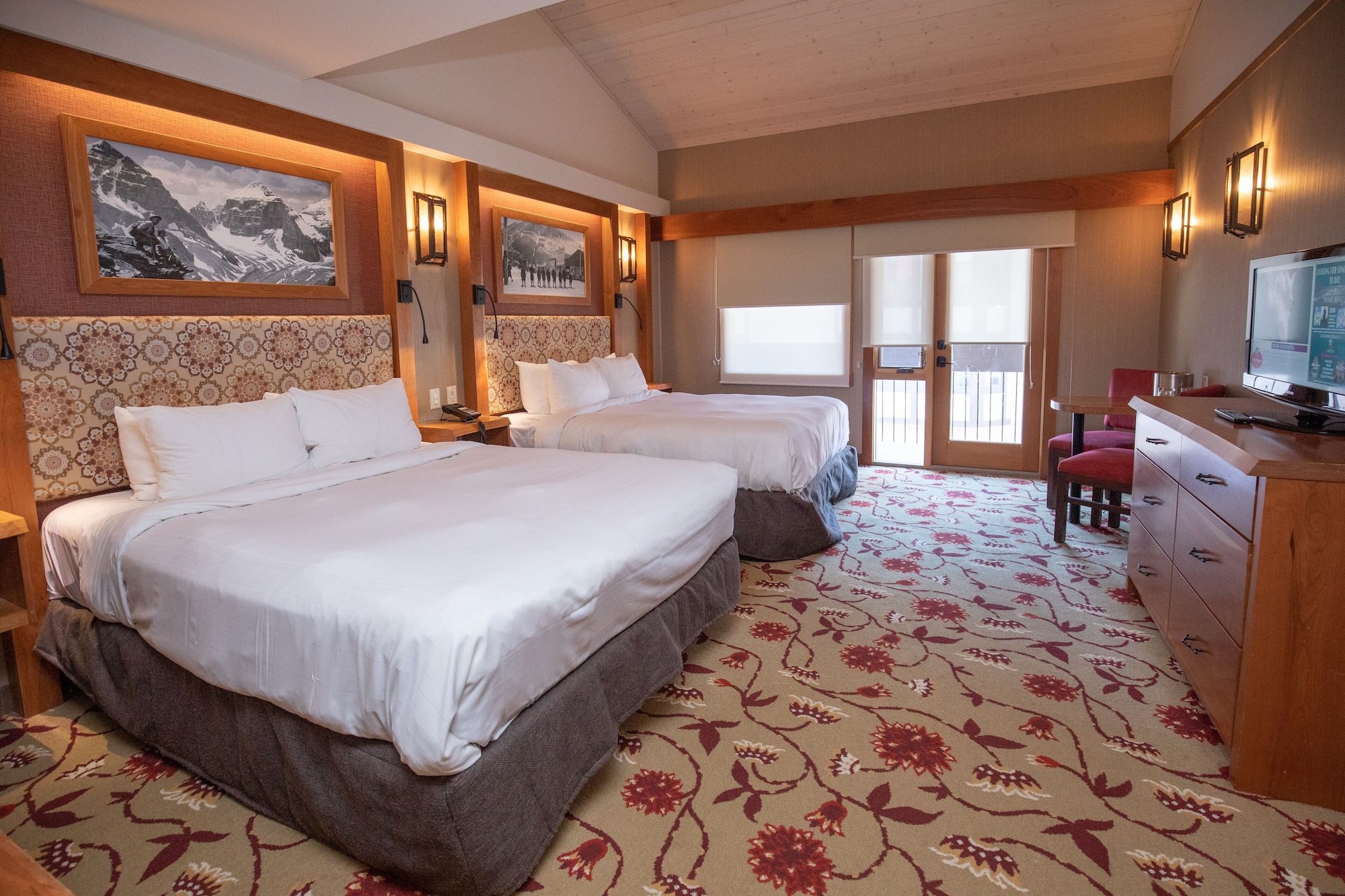 SUPERIOR, 2 QUEEN BEDS, BALCONY