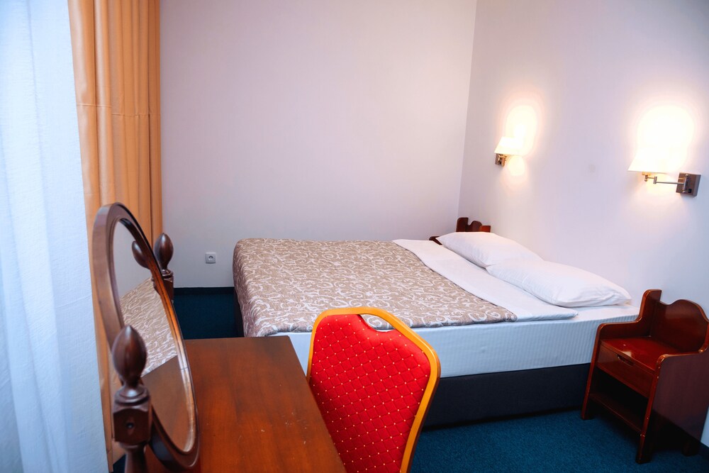 Slavija Hotel 16/32