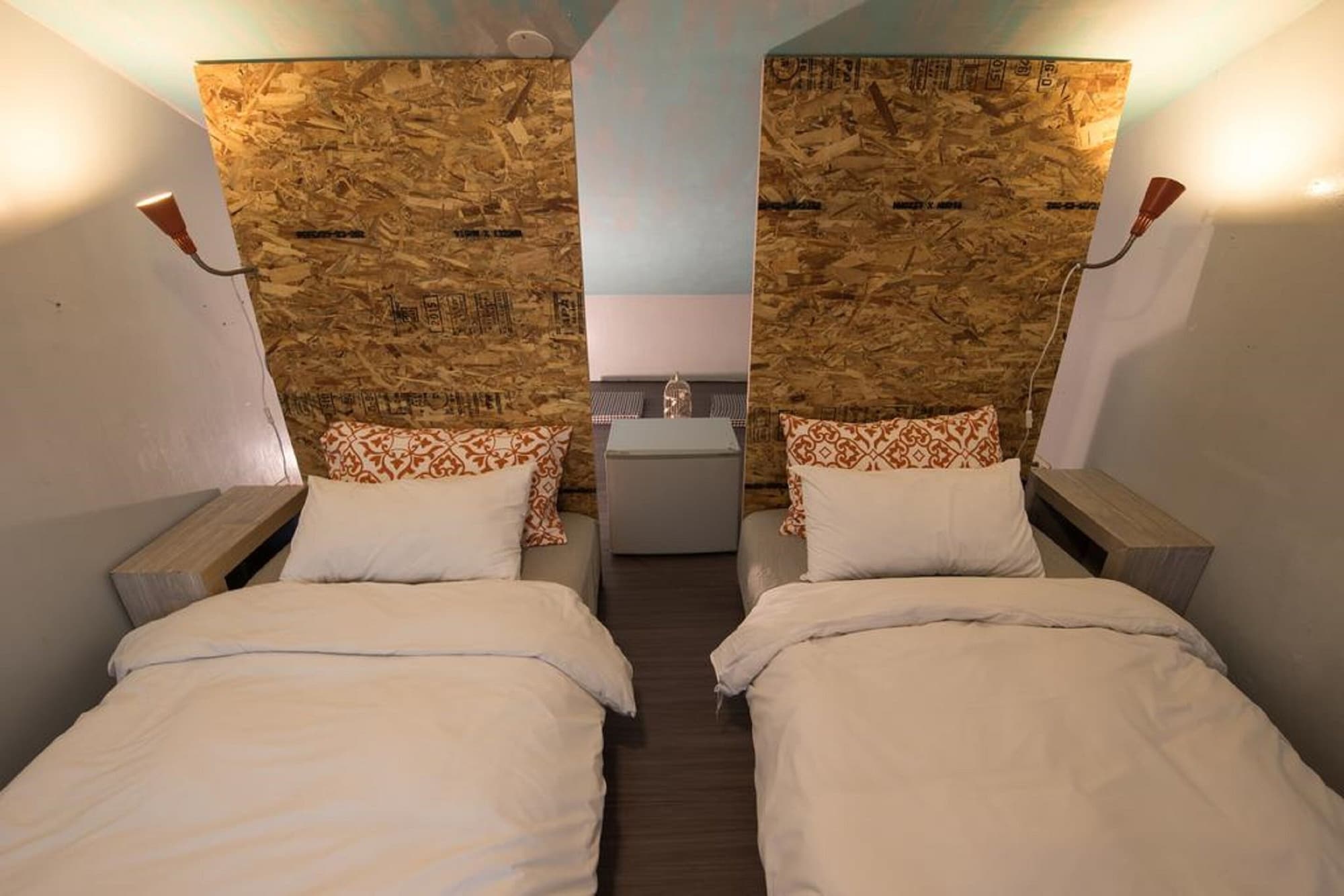 ROOM, TWIN BEDS