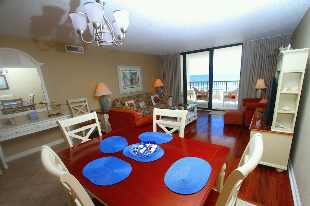 Club Regency in Regency Towers 25/41