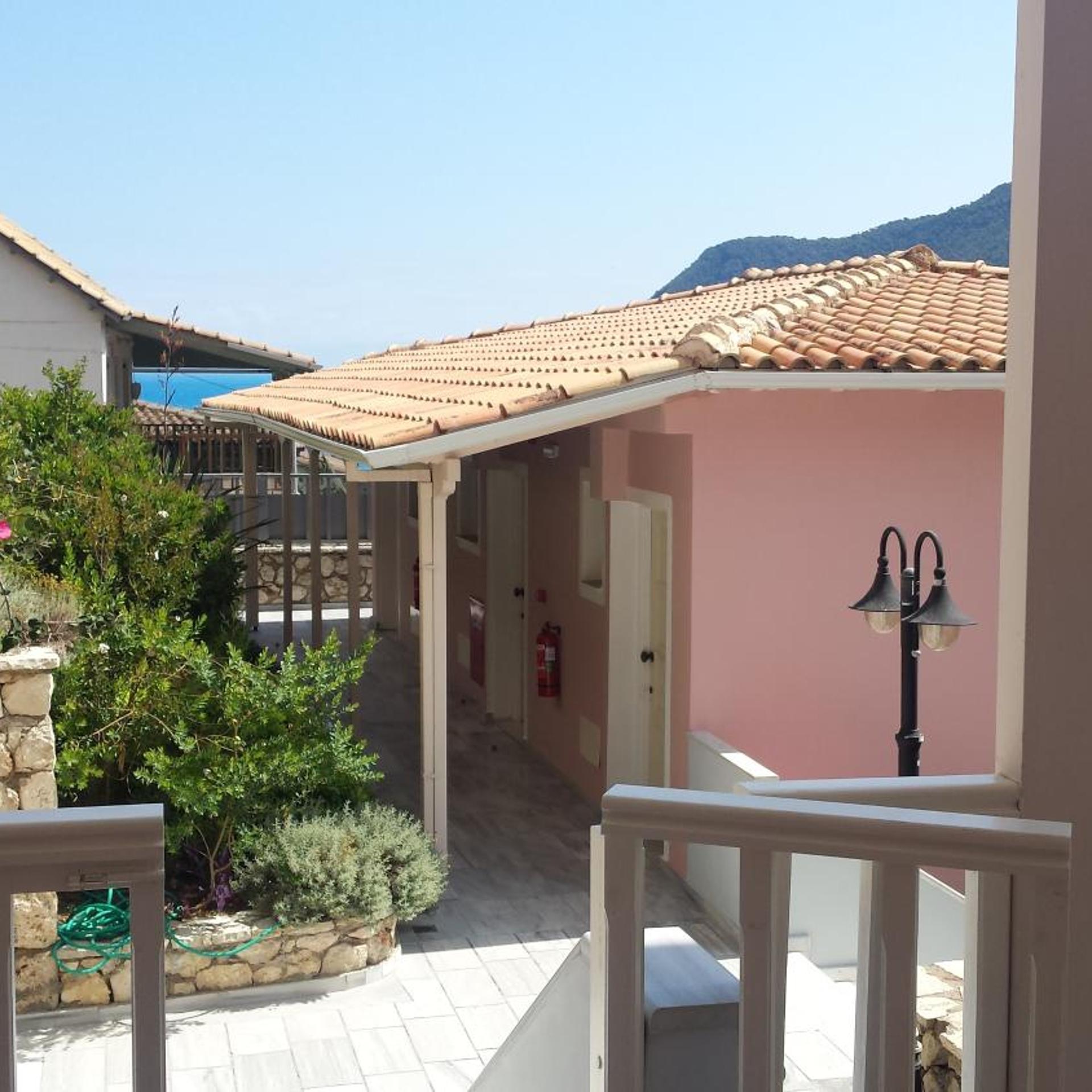 Ionis Hotel 17/42