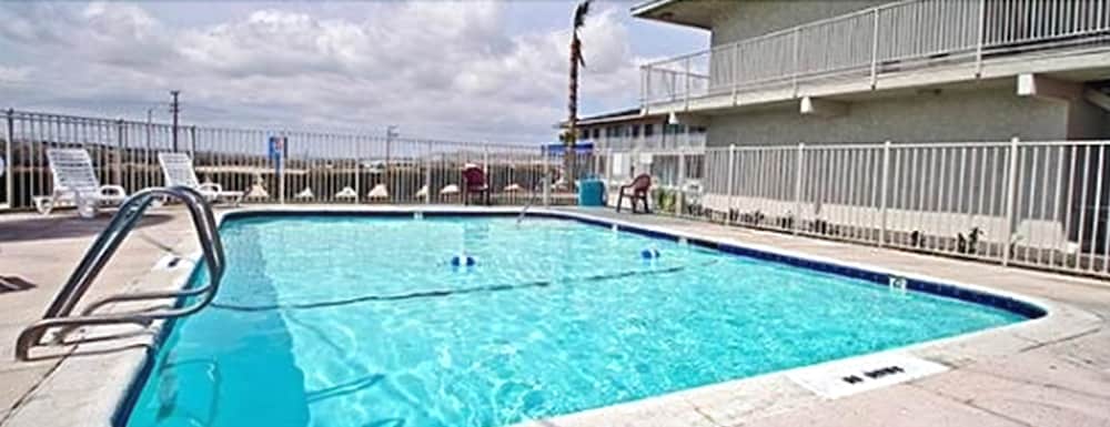 Hilltop Inn Suites 16/28
