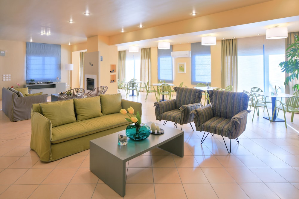 Marini Luxury Apartments And Suites 50/75