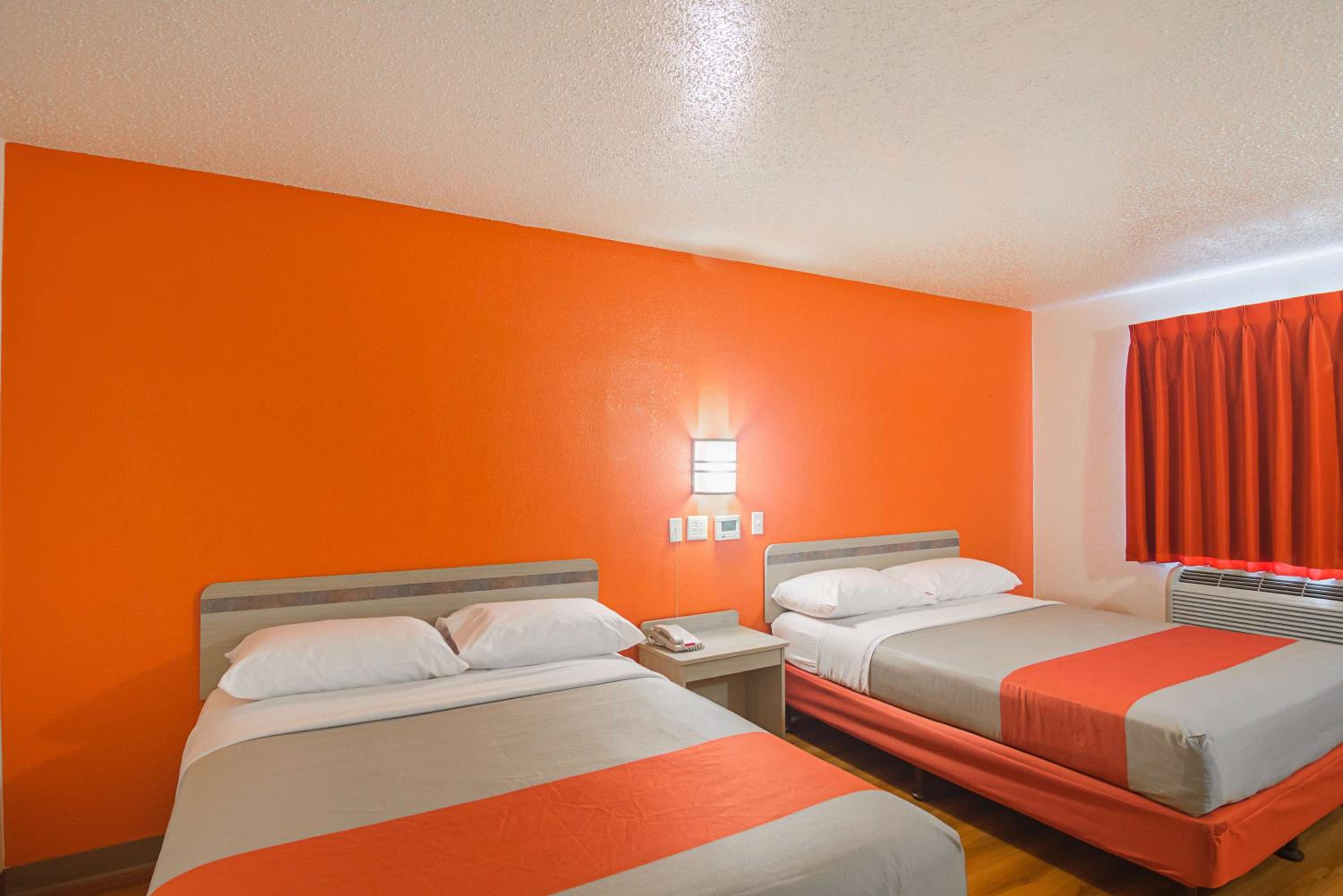 غرفة بسريرين كوين لذوي الإعاقة، Motel6 Lawton, OK 5/9