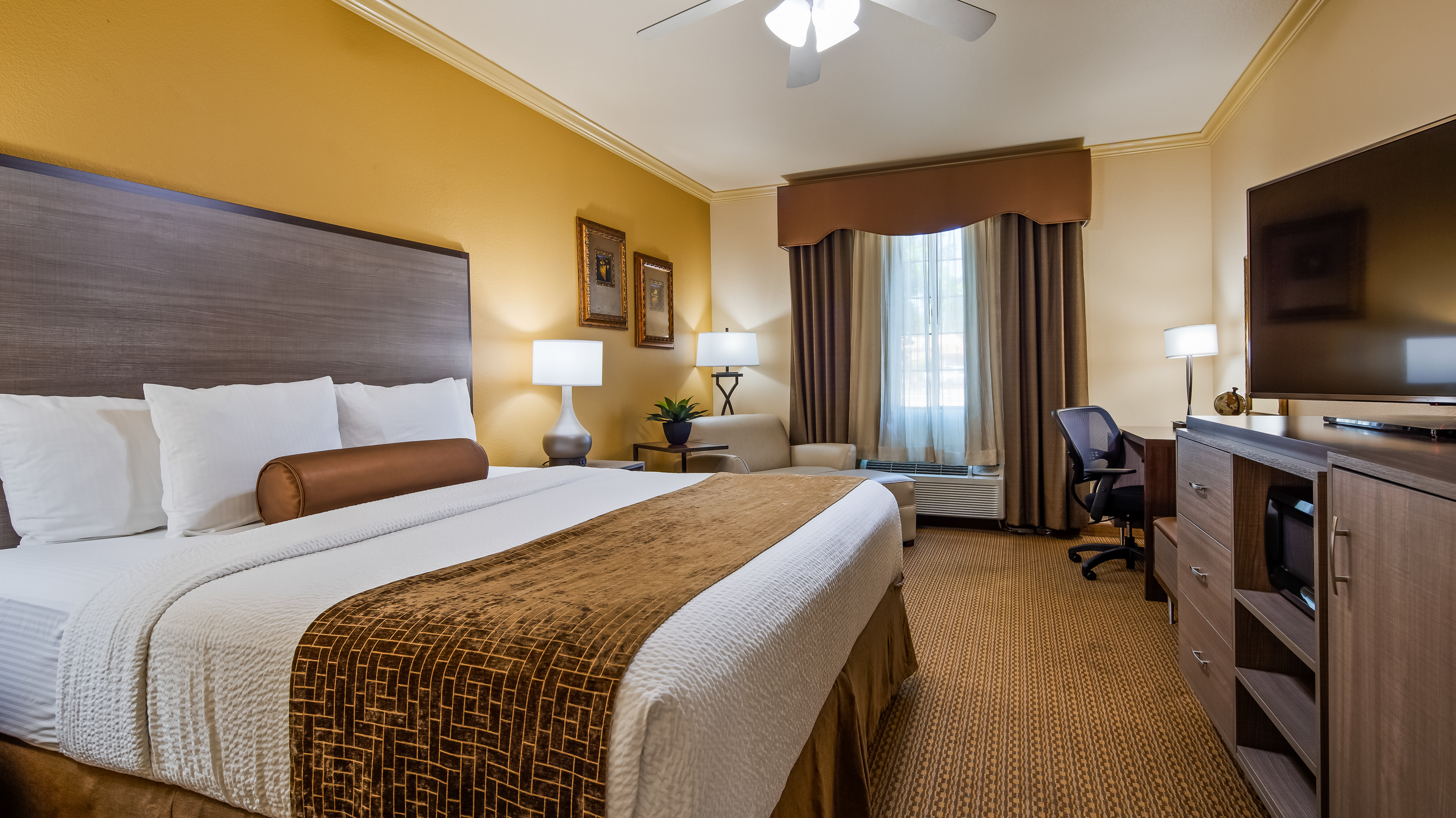 Best Western Plus Crown Colony Inn and Suites 14/59