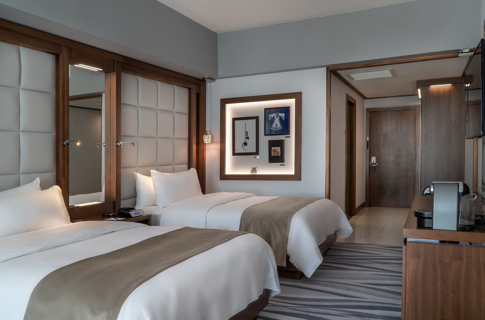 DELUXE, 2 QUEEN BEDS