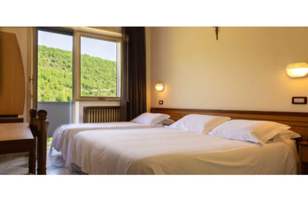 Hotel Delle Rose 8/45