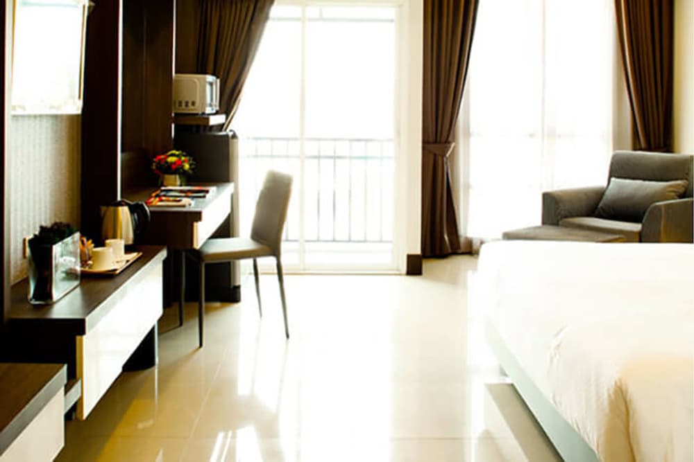 Crystal Suites Suvarnabhumi Airport 14/63