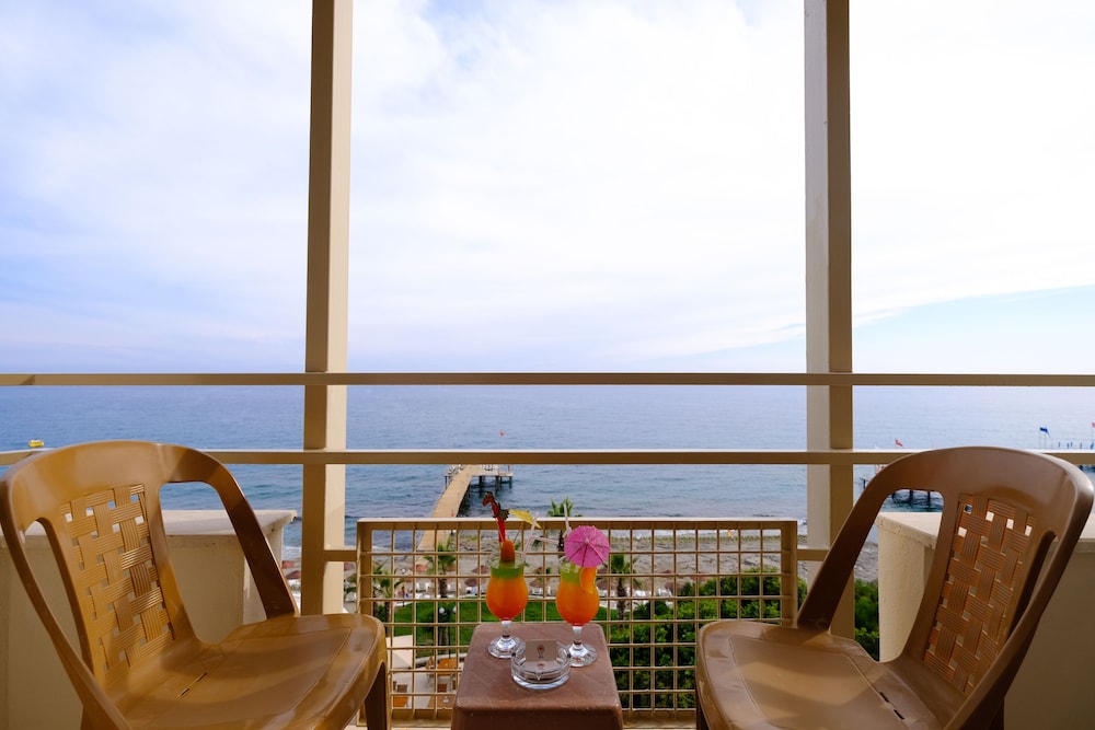 Anitas Beach Hotel 18/32