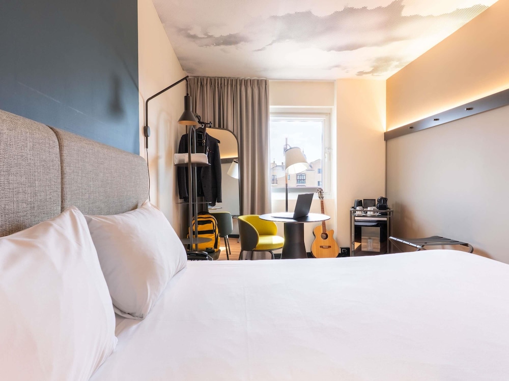 EXECUTIVE, DOUBLE BED