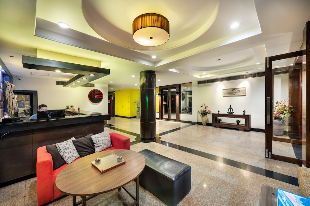 THE JOMTIEN TWELVE 32/46