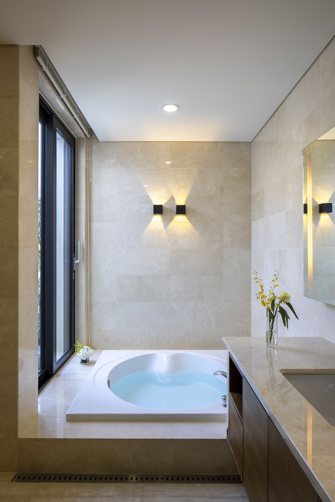 Velum Resort 56/58