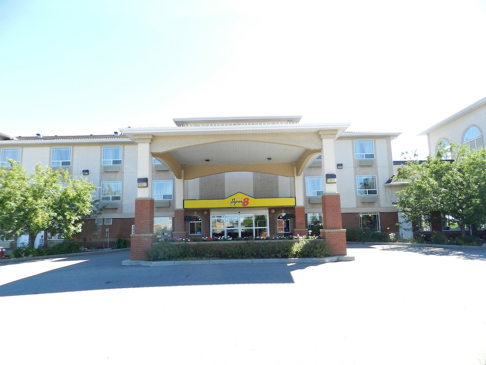 Super 8 By Wyndham High River Ab 8/66
