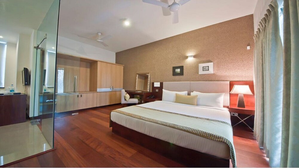 Stately Suites, Golf Course Road 20/58