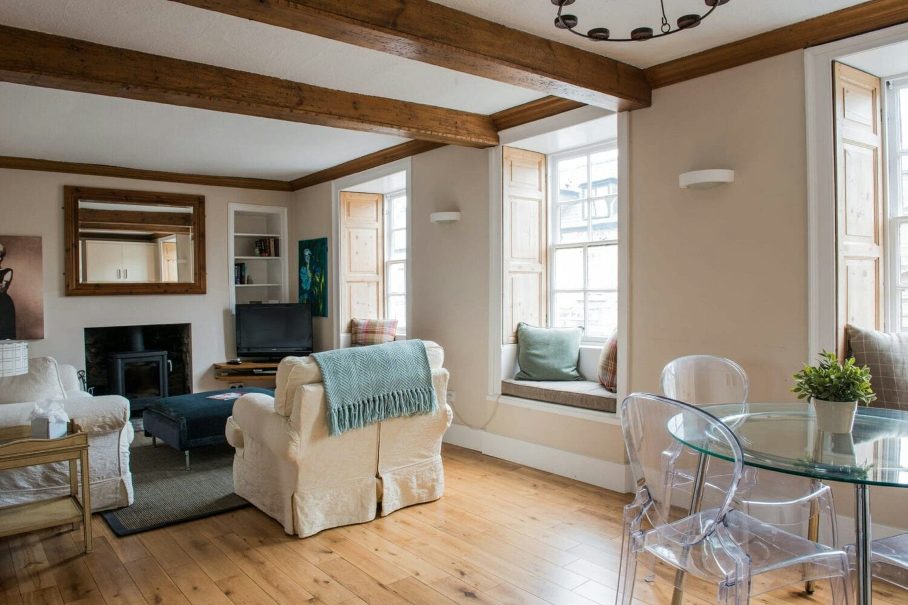 The Bear Hotel Cowbridge 10/16