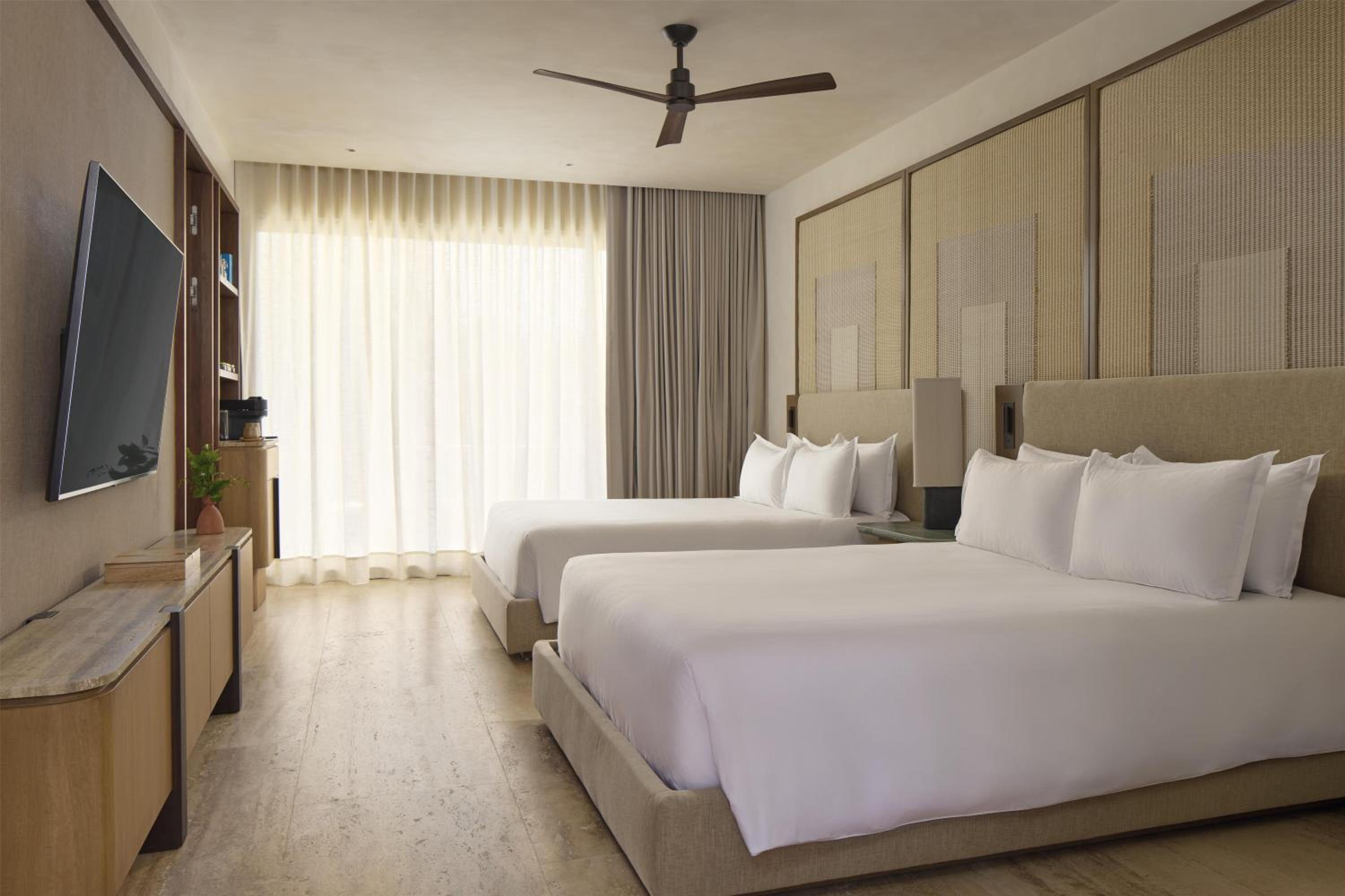 Lagoon, Suite, King Bed, Sky View, Plunge Pool, Accessible