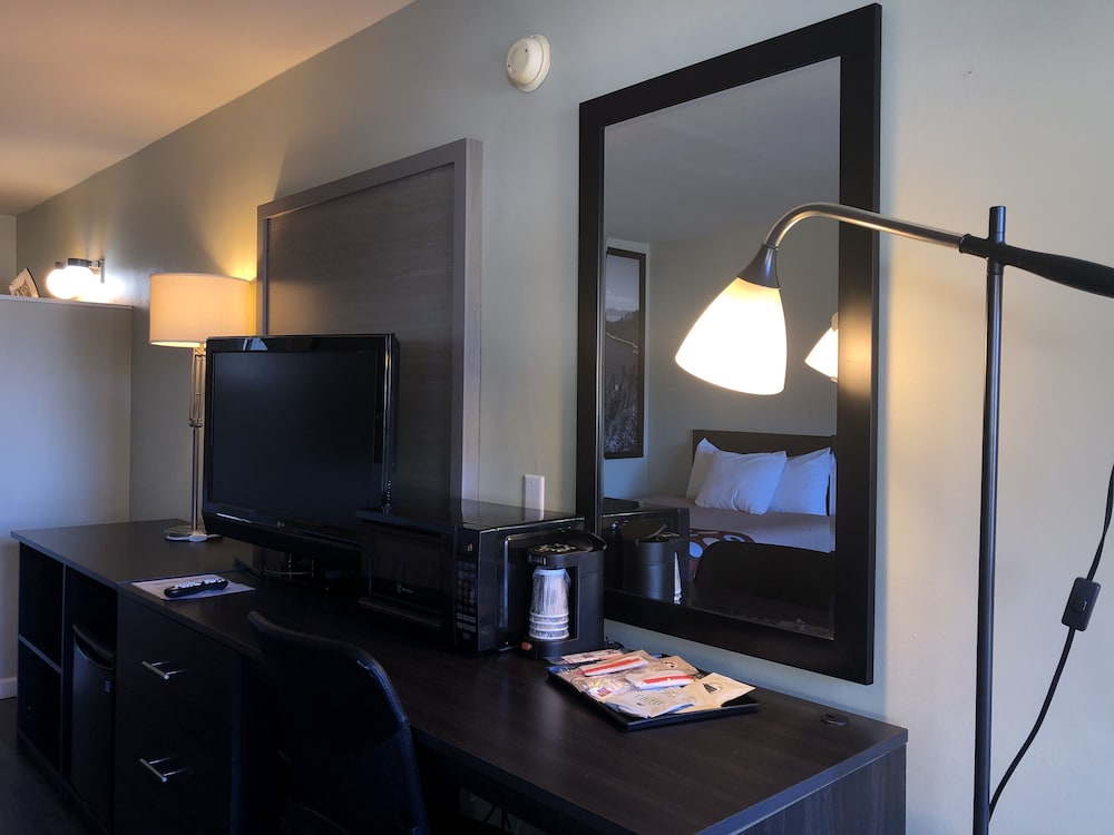 Hotel Elevation 34/45