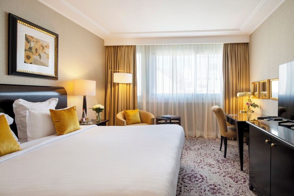 Warwick Paris Champs-Elysees 17/64