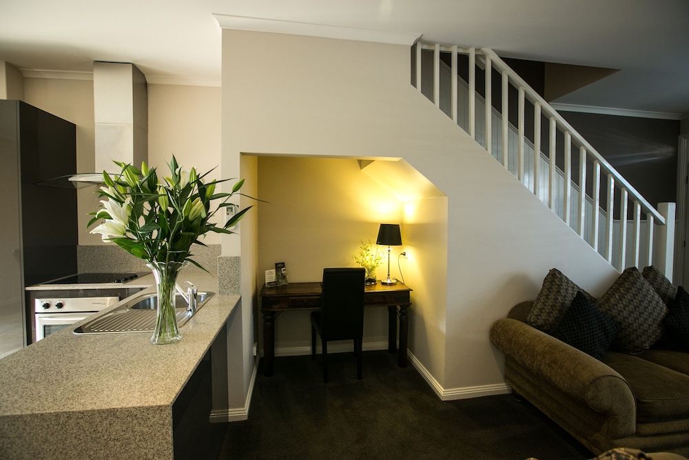 GALLERY APARTMENTS 28/38