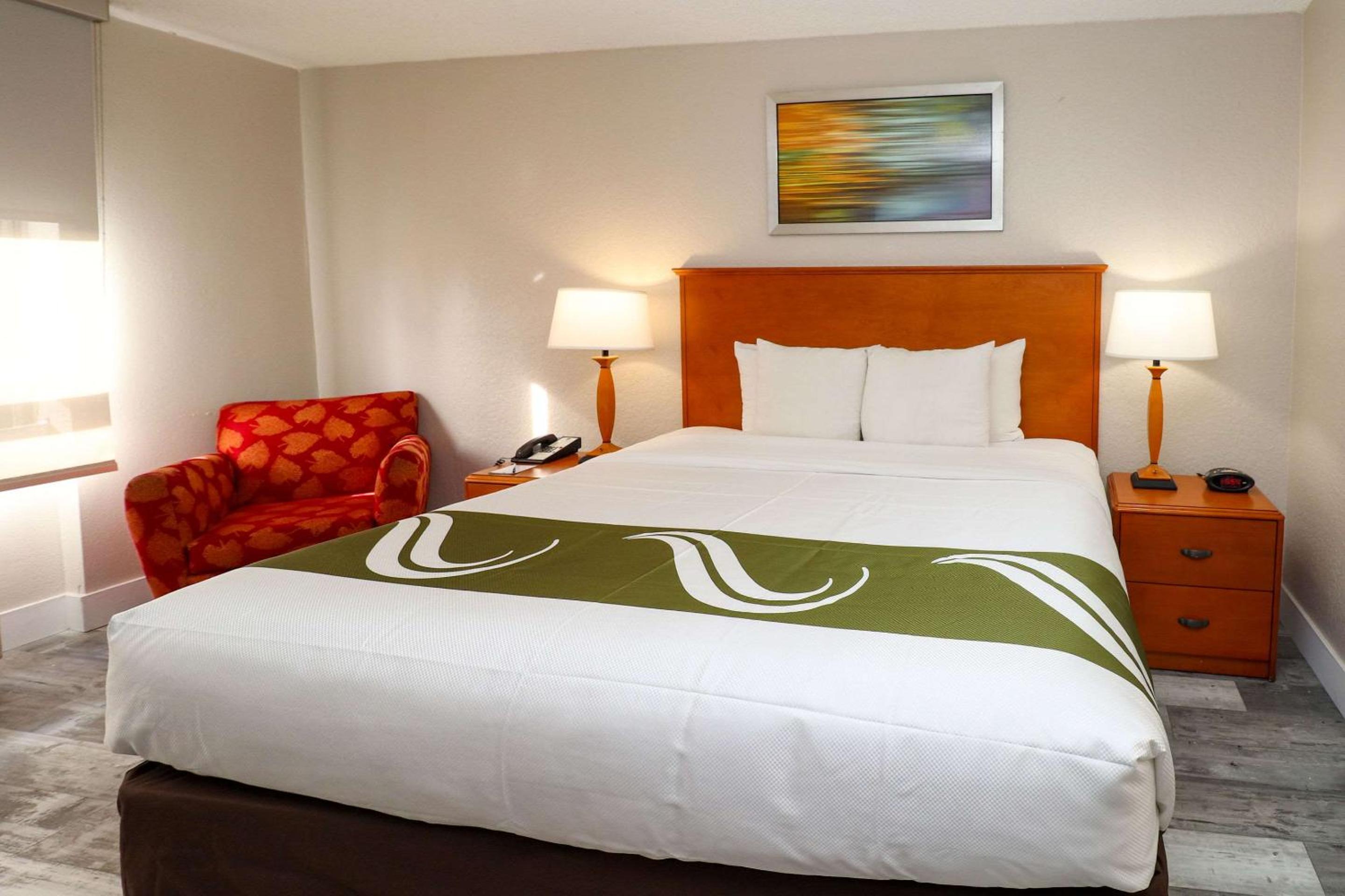 غرفة بسرير كينج بحوض استحمام، Quality Inn Miami Airport - Doral 4/9