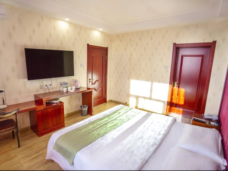 GreenTree Alliance Hulunbeier Zhalantun Railway Station Hotel 32/42