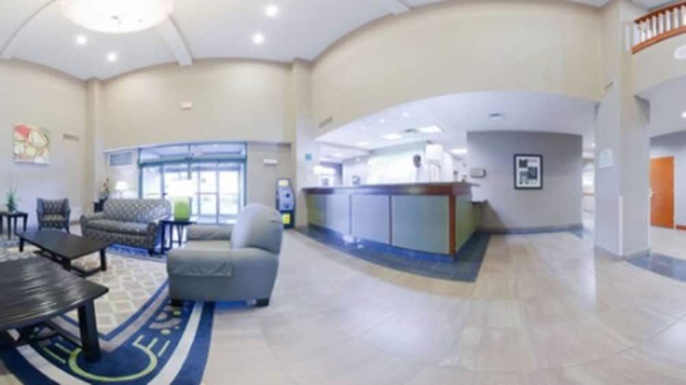 Holiday Inn and Suites Goodyear West Phoenix Area, an IHG Hotel 11/44