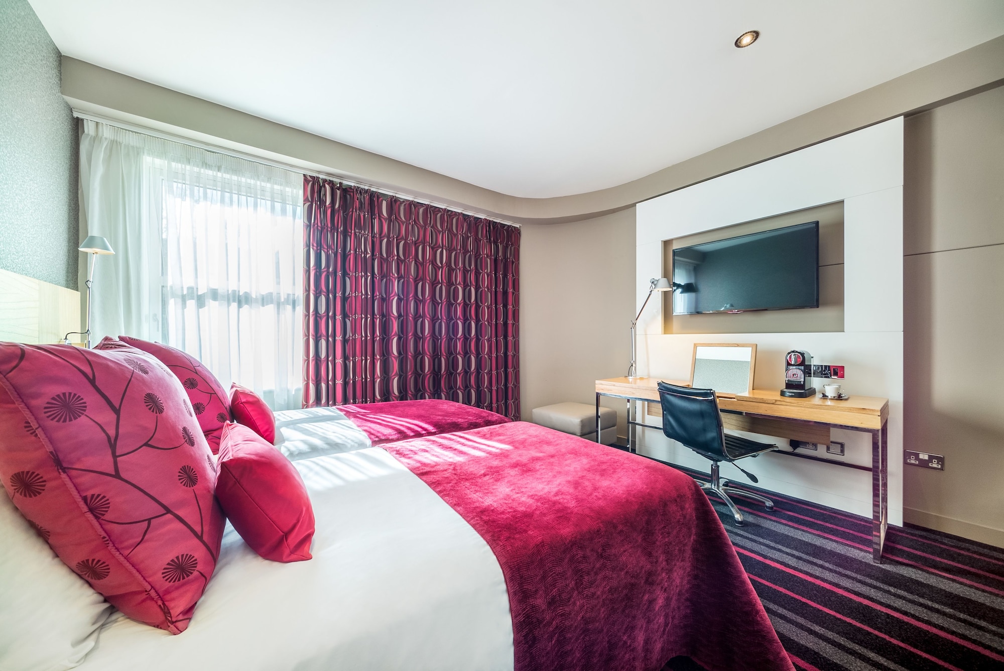 City, Twin Beds، Apex City 9/15