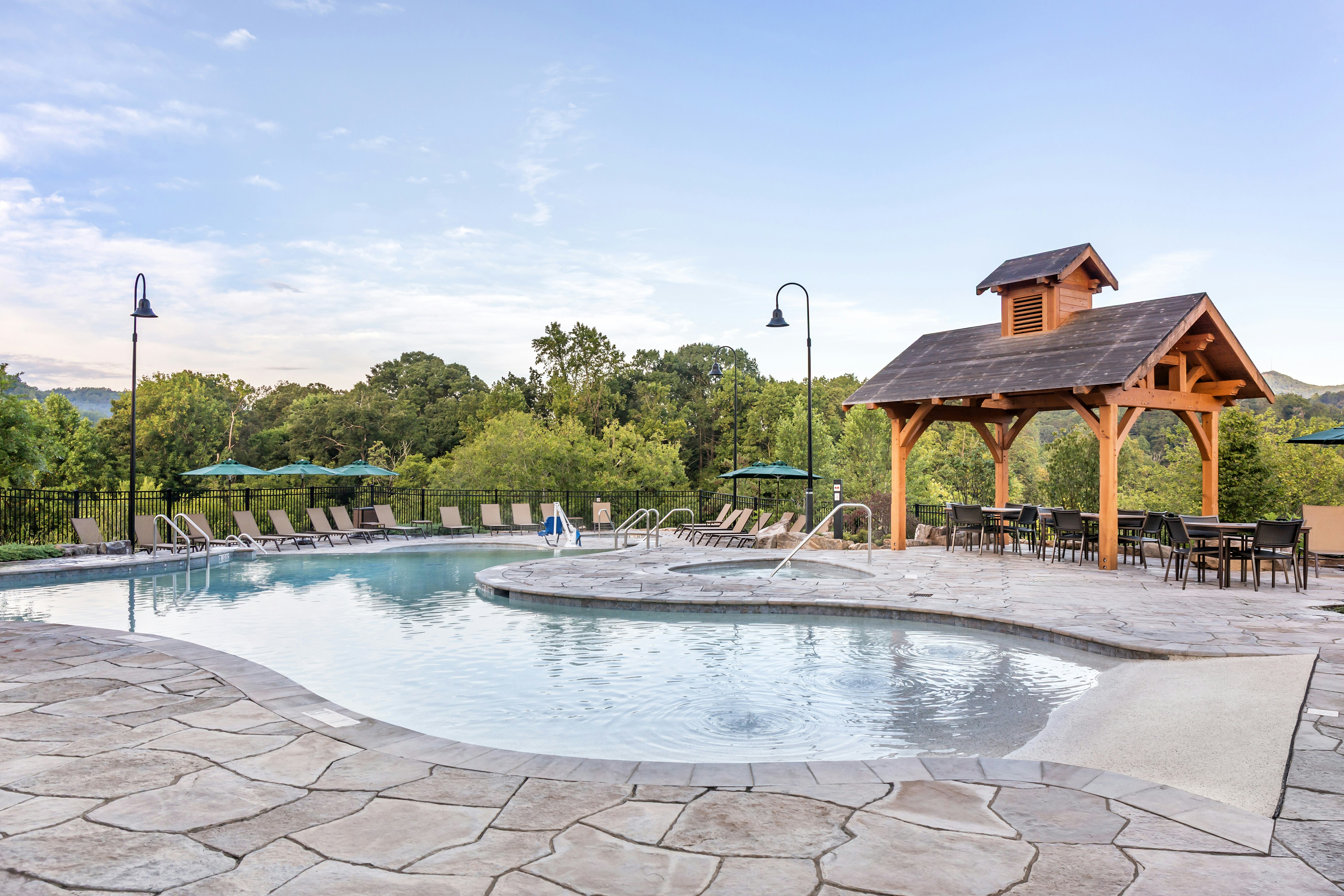 Hilton Vacation Club Mill Springs Lodge Pigeon Forge 8/27